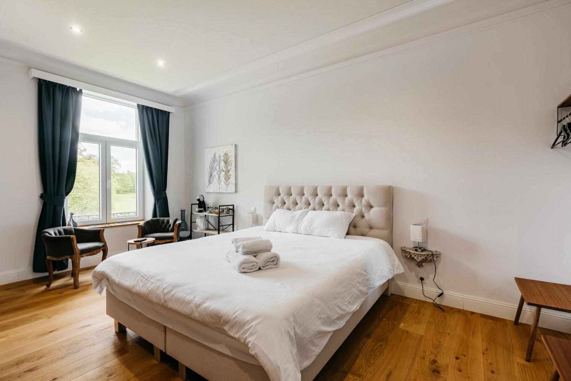 Séjour chez l'habitant Nuit De Reve Au Chateau De Saint Vitu 102 *